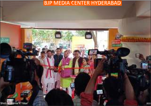MEDIA CENTERS AND COMMUNICATION HUBS